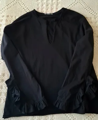 Blusa Zara nera con ruches sulle maniche
