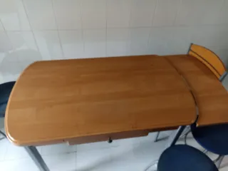 Mesa cocina extensible con 4 sillas y 2 taburetes