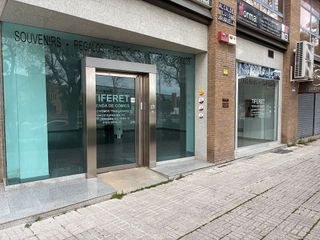 Local comercial en alquiler en Parque Alcosa - Jardines del Edén en Sevilla