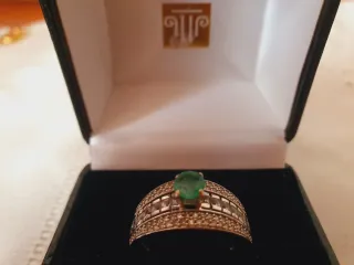Anillo Oro Blanco 18K Esmeralda Diamantes