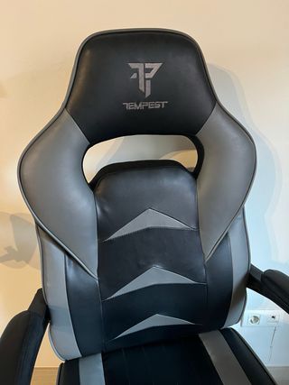 Silla de escritorio con reposapiés y reclinado