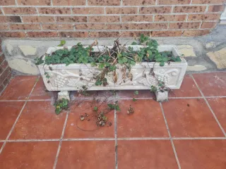 Dos Jardineras de piedra decorada 30 €cada una