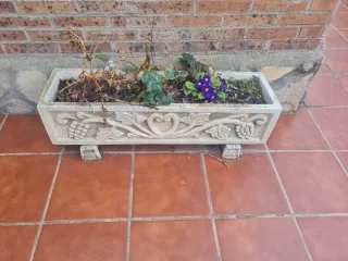 Dos Jardineras de piedra decorada 30 €cada una