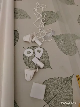 Tenda avvolgibile bianca non trasparente