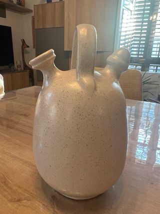 Cántaro de cerámica decorado