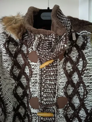 Chaqueta de punto con capucha y borreguito