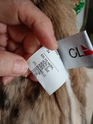 Abrigo de pelo con capucha buenísimo