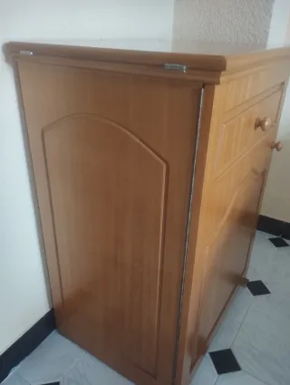 Maquina de coser antigua de la marca Alfa, en mueb