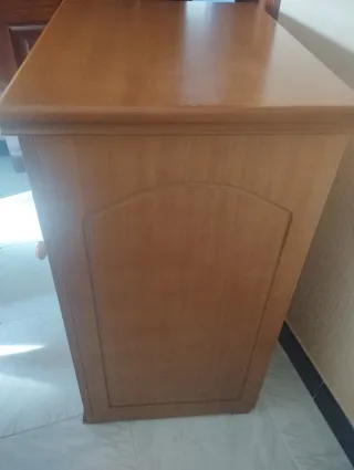 Maquina de coser antigua de la marca Alfa, en mueb