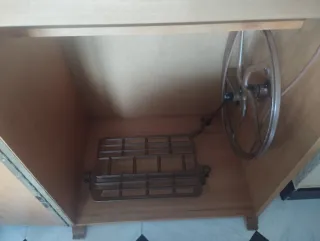 Maquina de coser antigua de la marca Alfa, en mueb