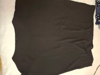 Blusa negra con pedrería