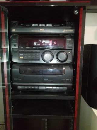 Minicadena SonyRX30+pareja de altavoces y mueble