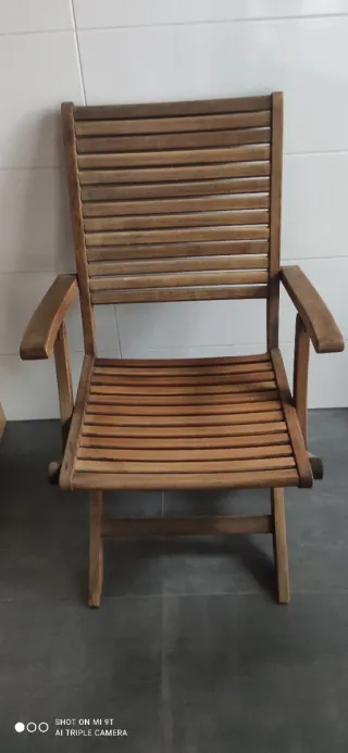 Mesa plegable de madera blanca y marrón