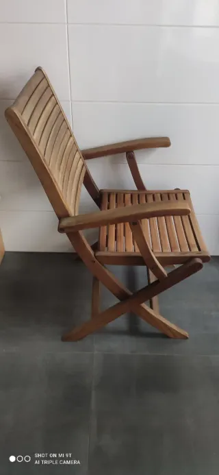 Mesa plegable de madera blanca y marrón