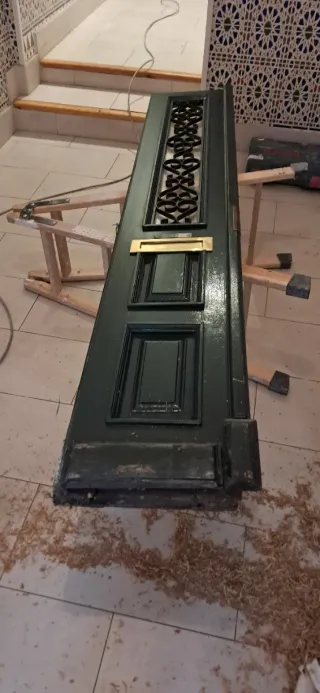 Reparaciones y venta de  Puertas macizas de pino