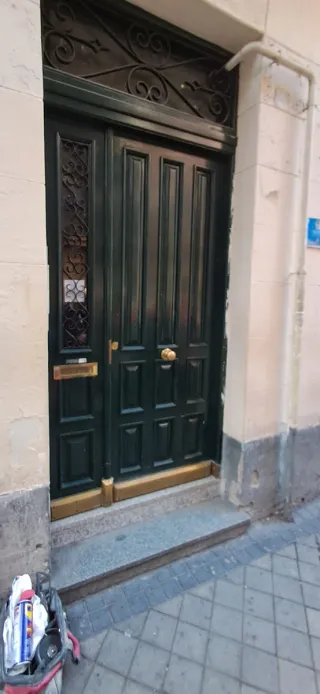 Reparaciones y venta de  Puertas macizas de pino