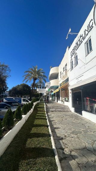 Local comercial en alquiler en Lomas de Marbella Club - Puente Romano en Marbella