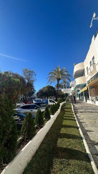 Local comercial en alquiler en Lomas de Marbella Club - Puente Romano en Marbella