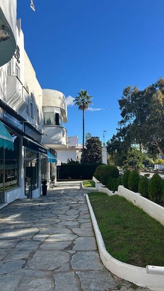 Local comercial en alquiler en Lomas de Marbella Club - Puente Romano en Marbella
