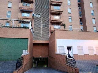 Garaje en venta en Palacio de Congresos - Urbadiez - Entrepuentes en Sevilla