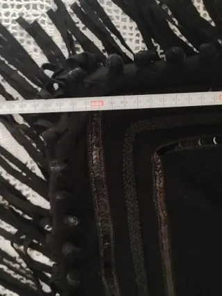 Mantón negro de punto con flecos de antelina