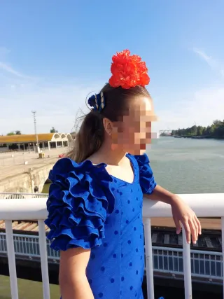 Traje de flamenca azul con lunares