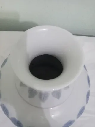 Jarrón Nao Blanco con Flores Azules