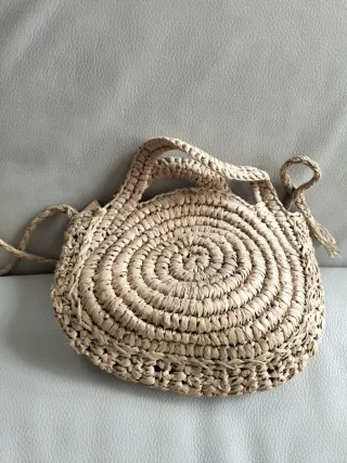 Bolso redondo de rafia comprado en Santorini
