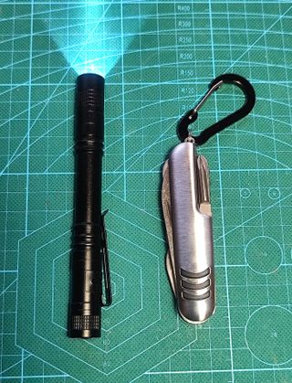 Linterna LED Aluminio + Nava. multiusos tipo suiza