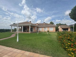 Chalet en venta en Urbanizaciones en Llíria