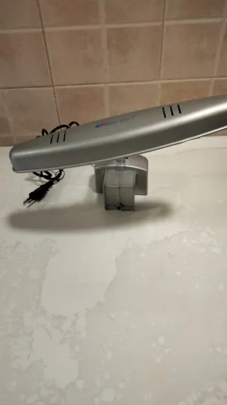 Flexo de mesa plateado y negro