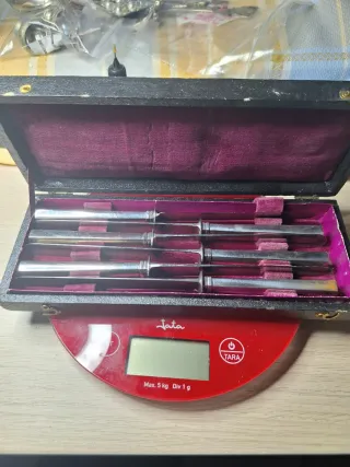 Antiguos cuchillos de plata