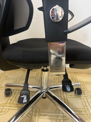 Silla de oficina ergonómica negra