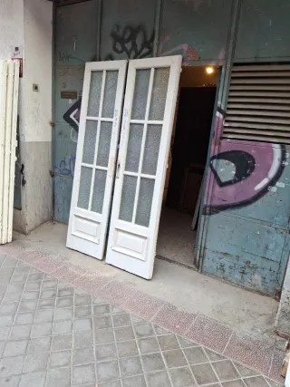 Puertas antiguas de madera y cristal