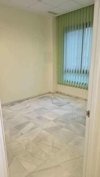 Oficina en alquiler en El Juncal - Av. de la Paz en Sevilla