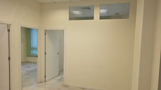 Oficina en alquiler en El Juncal - Av. de la Paz en Sevilla