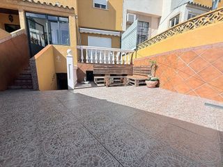 Casa adosada en venta en La Granja-La Colina-Los Pastores en Algeciras