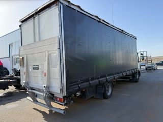DAF 15000 kg tauliner con trampilla