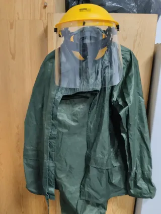 Casco +impermeable +guantes para  desbrozadora