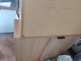 Muebles de cocina madera y plástico y campana extr