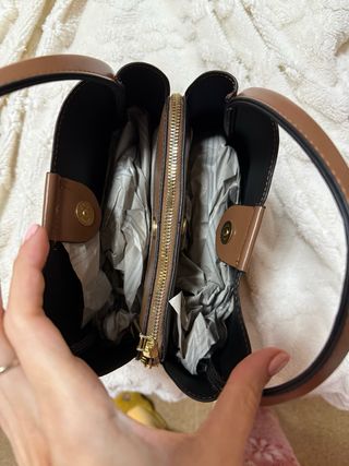 Bolso marrón pequeño