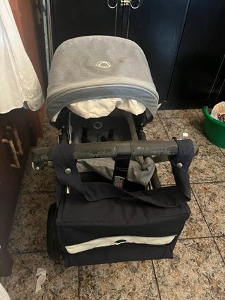 Carro de bebé Bugaboo gris