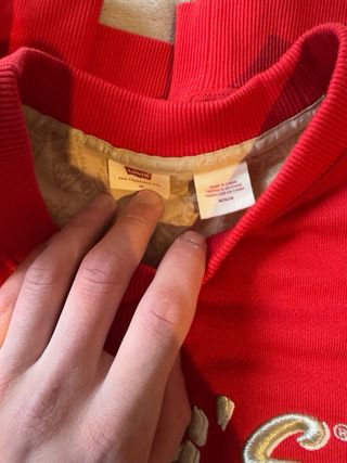 Sudadera Levi's Roja con Dragón