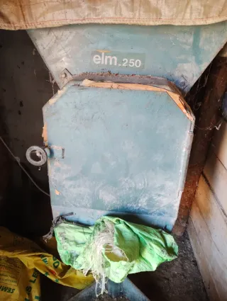 Molino eléctrico Elm.250 en 300 y cajón de 500