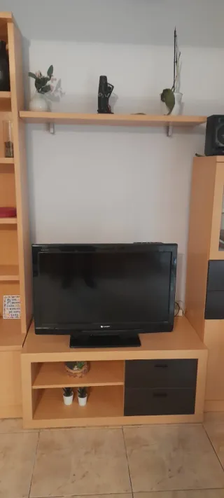 Mueble de comedor madera y cristal