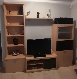 Mueble de comedor madera y cristal