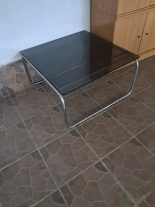 Mesita auxiliar cristal y metal