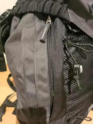 Mochila Quechua 20L Negra y Gris