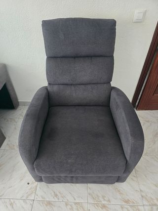 Sillón reclinable gris tela