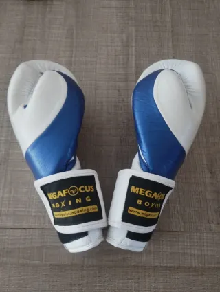 Guantes de boxeo blancos y azules Talla 12